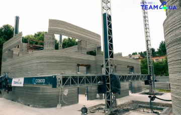 У Львові завершили зводити стіни школи за допомогою 3D-принтера